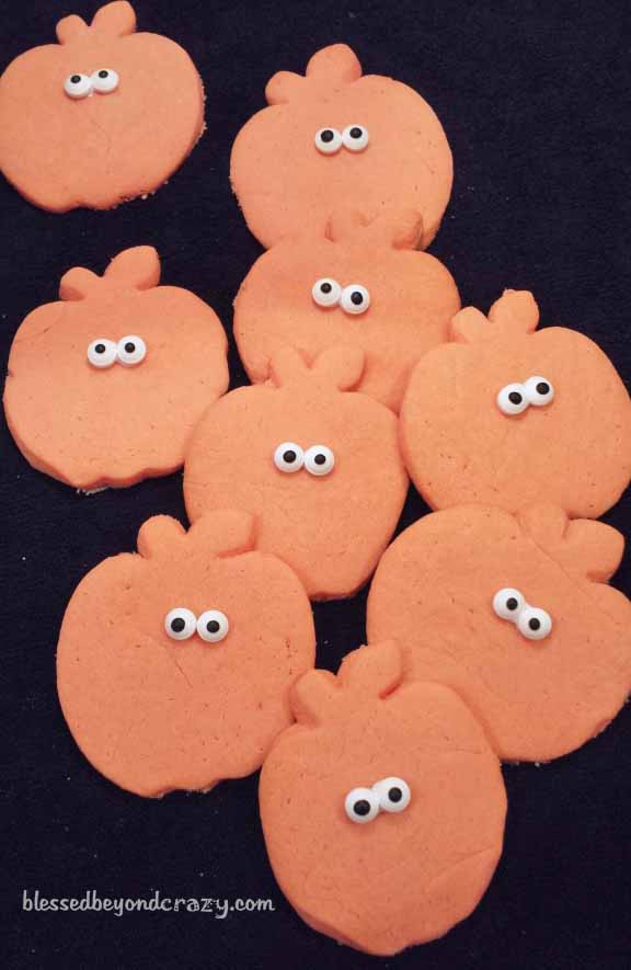 halloween pumpkin sugar cookies