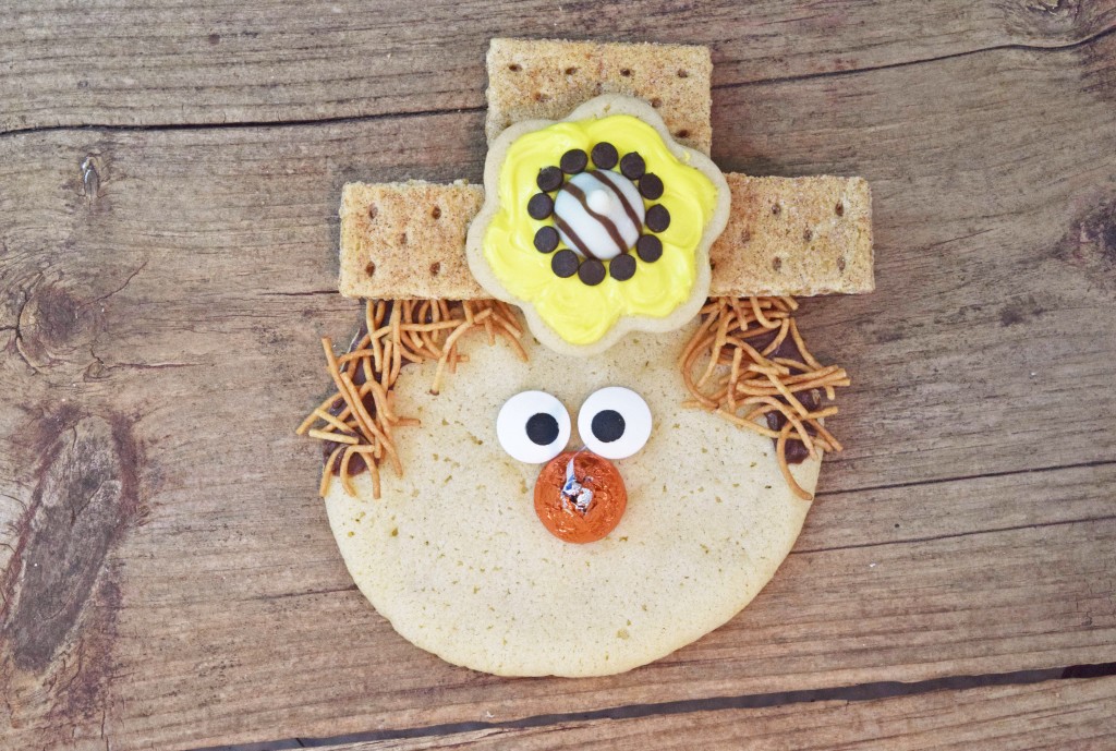 assembly-scarecrow-cookie