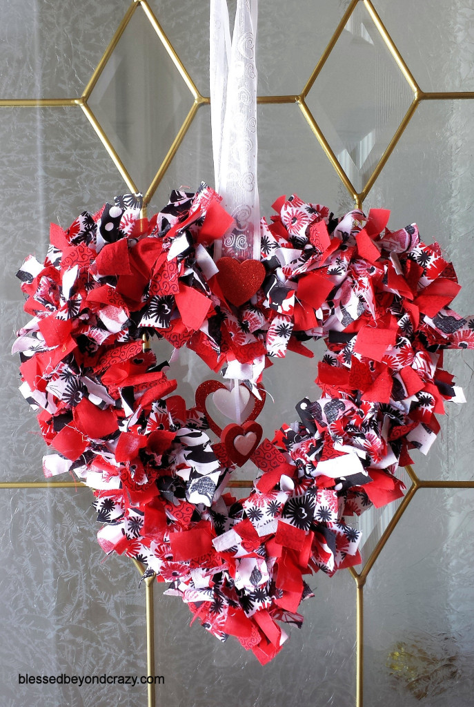 Super Easy DIY Valentine's Day Rag Wreath