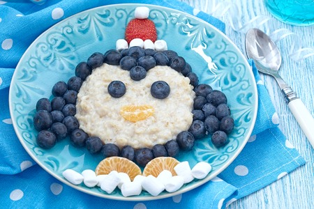 Christmas breakfast ideas oatmeal with fresh berries