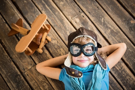 Sesión de fotos para niños de inspiración Retro de avión de aire 