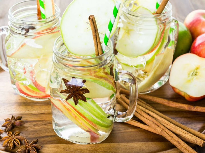 https://blessedbeyondcrazy.com/wp-content/uploads/2017/01/Apple-Spice-Detox-Water.jpg