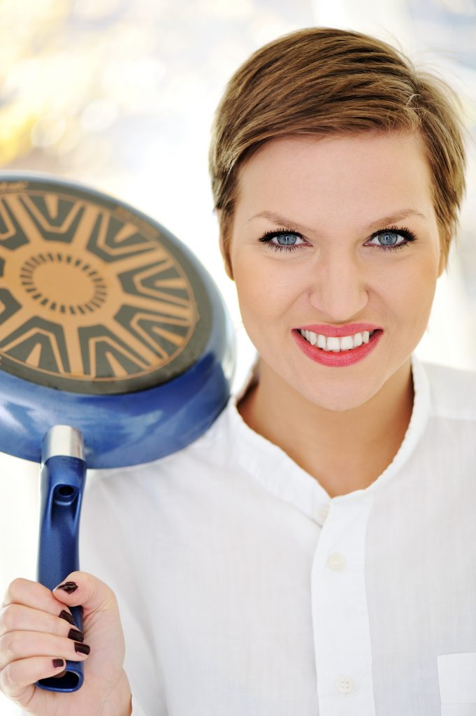 Pros and Cons of Various Cookware