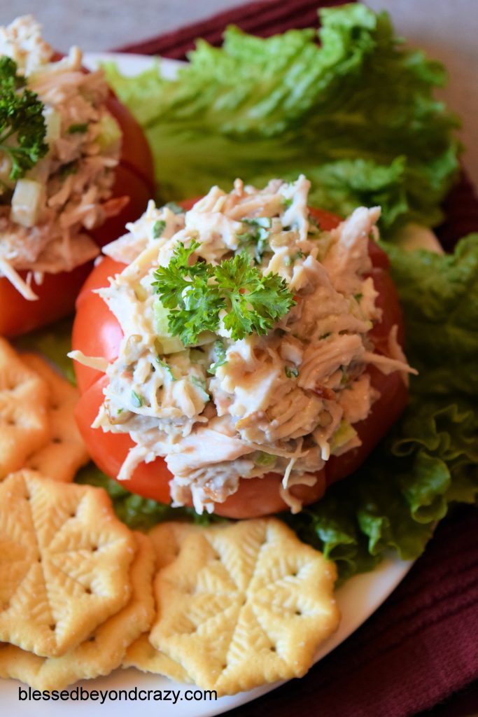 Rústico de Pollo Ensalada de Tomates Rellenos