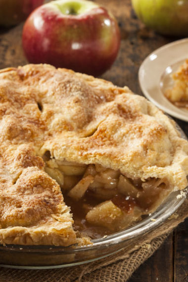 🍎🥧 Our organic Envy and Honeycrisp apples are perfect for whipping up a  warm, cozy apple pie that'll make your grandma proud. Try slicing…