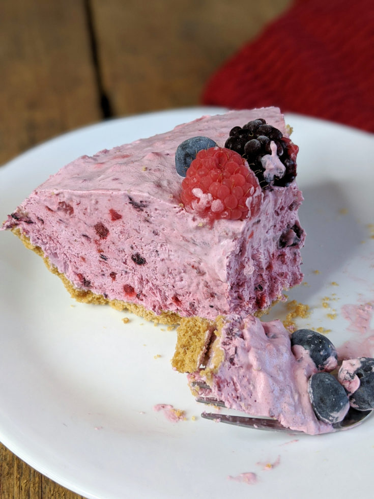 Easy Frozen Berry Cream Pie 