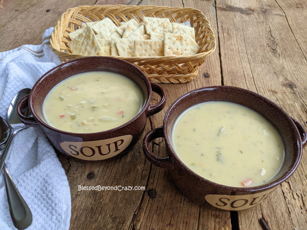 Quick and Easy Clam Chowder ready to serve