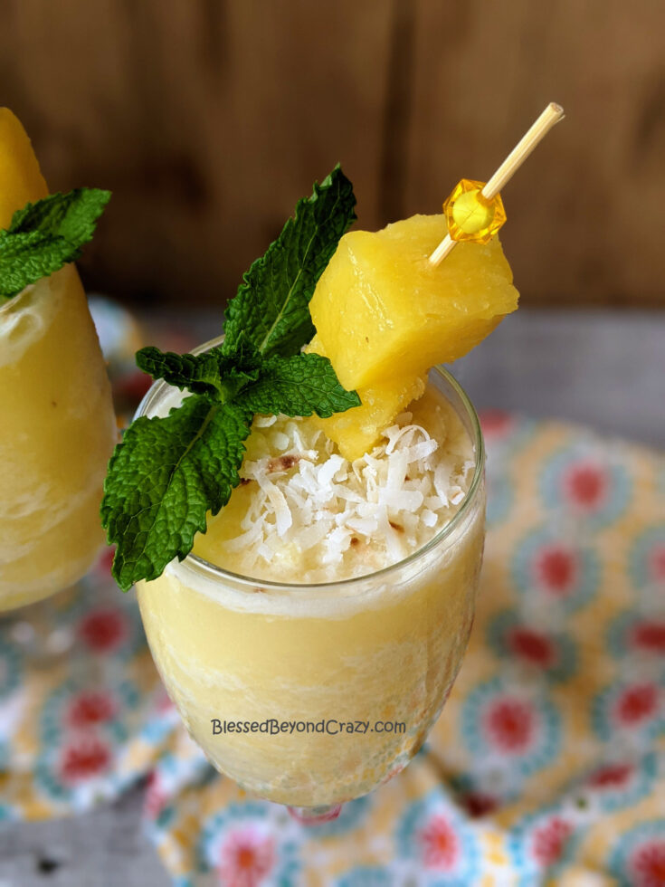 How to Make Pineapple Colada Smoothies