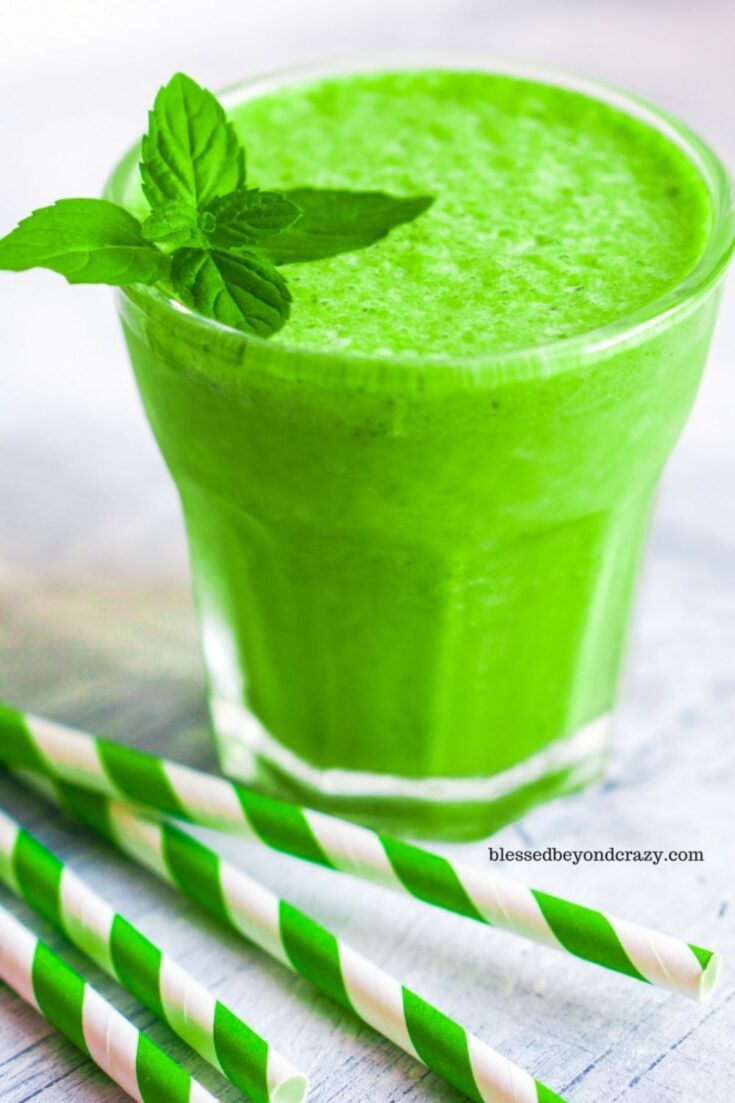 Pineapple Mint Cilantro Smoothie