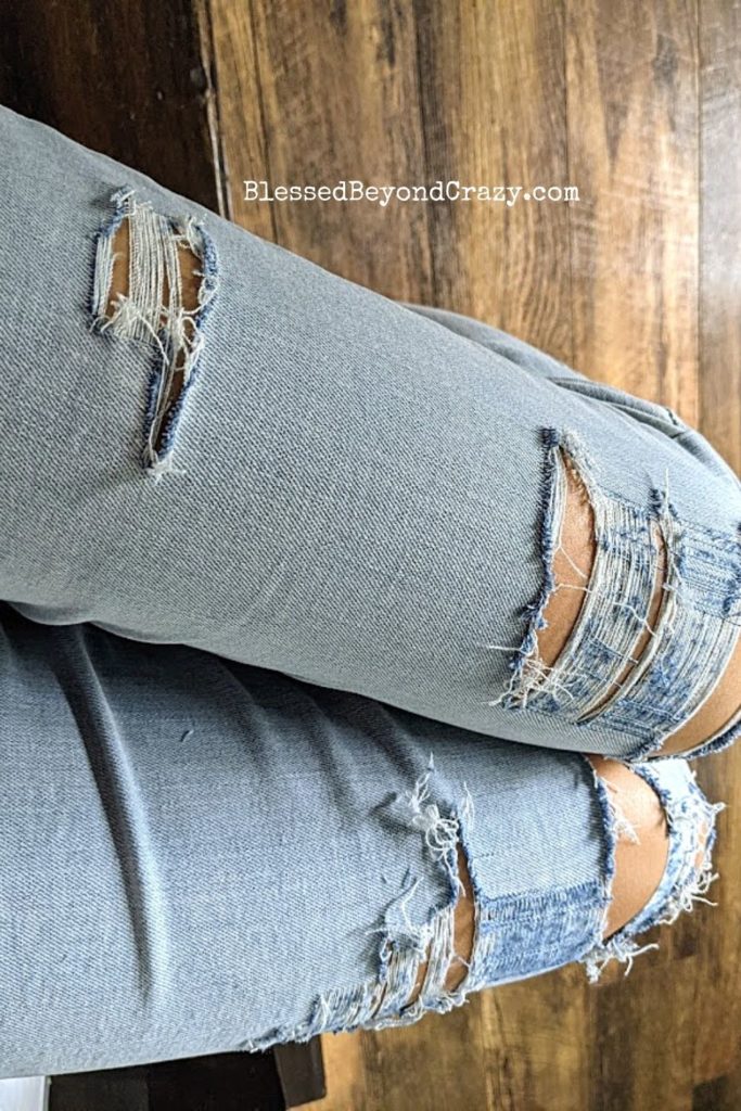 How To Make Ripped Jeans In 5 DIY Methods