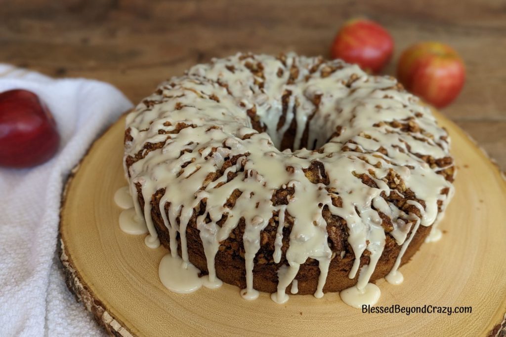 Photo of a ready to serve apple streusel cake.
