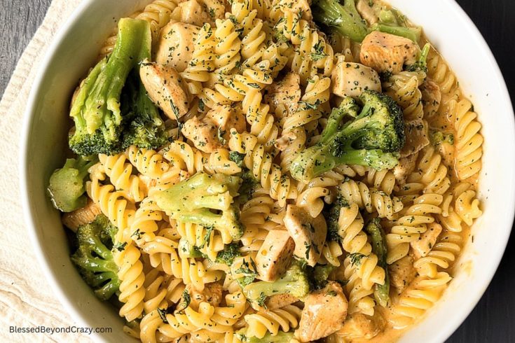 CHEESY CHICKEN AND BROCCOLI PASTA