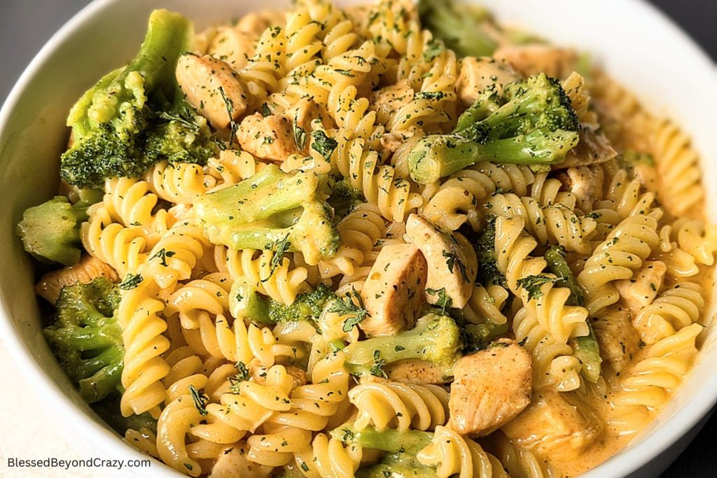 CHEESY CHICKEN AND BROCCOLI PASTA
