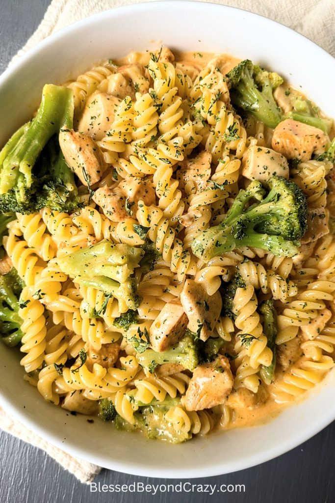 CHEESY CHICKEN AND BROCCOLI PASTA
